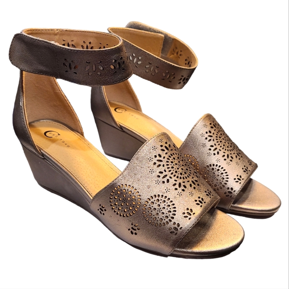 Brand New C Est 1946 Metalic Perforated Ankle Wrap Sandals size 9